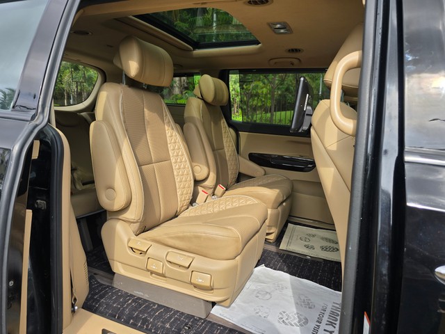 Second-hand 2023 Kia Carnival Limousine Plus for sale in Mumbai-10