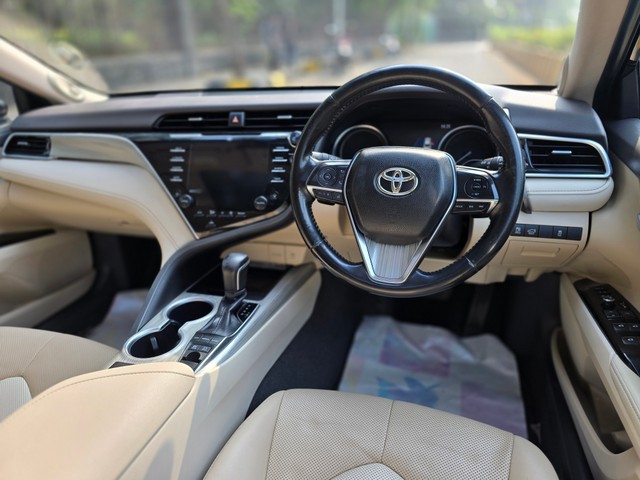 Second-hand 2019 Toyota Camry Hybrid 2.5 for sale in Mumbai-14
