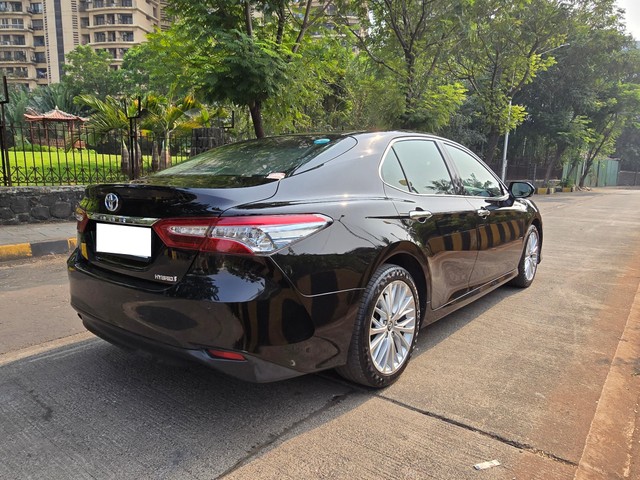 Second-hand 2019 Toyota Camry Hybrid 2.5 for sale in Mumbai-10