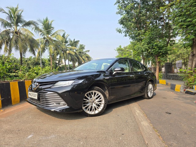 Second-hand 2019 Toyota Camry Hybrid 2.5 for sale in Mumbai-17