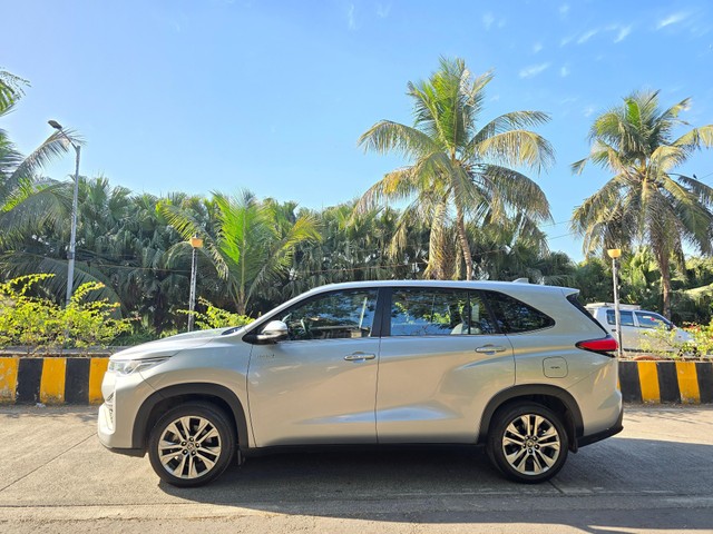 Second-hand 2024 Toyota Innova Hycross ZX(O) Hybrid for sale in Mumbai-4