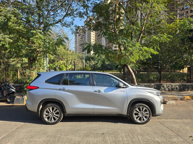 Second-hand 2024 Toyota Innova Hycross ZX(O) Hybrid for sale in Mumbai-1
