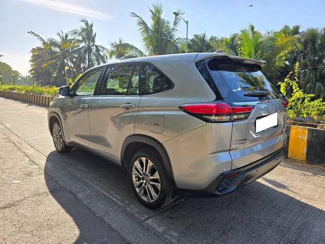 Second-hand 2024 Toyota Innova Hycross ZX(O) Hybrid for sale in Mumbai-3