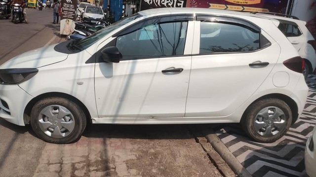 Second-hand 2022 Tata Tiago XE BSVI for sale in Lucknow-3
