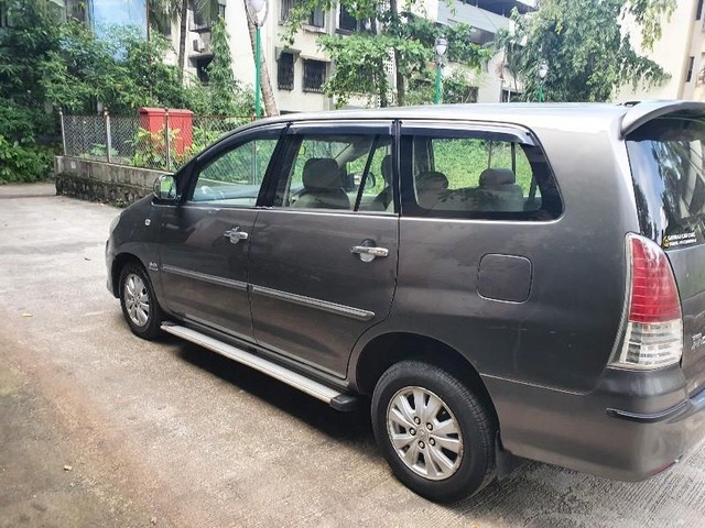 Second-hand 2012 Toyota Innova 2.5 VX (Diesel) 8 Seater for sale in Mumbai-2