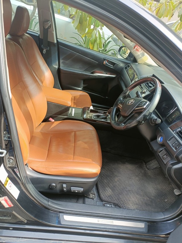 Second-hand 2018 Toyota Camry 2.5 Hybrid for sale in New Delhi-2