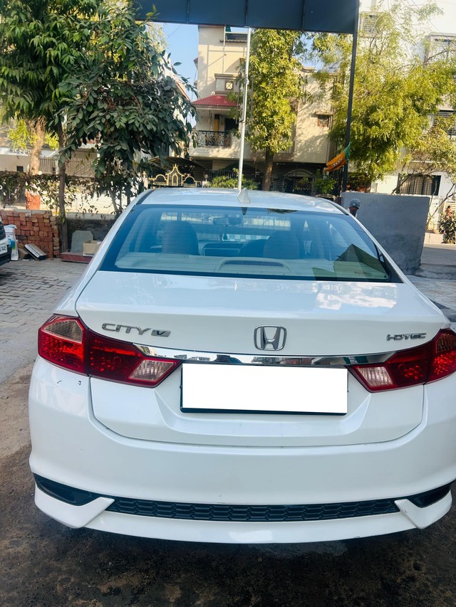 Second-hand 2017 Honda City i DTec SV for sale in Ahmedabad-3