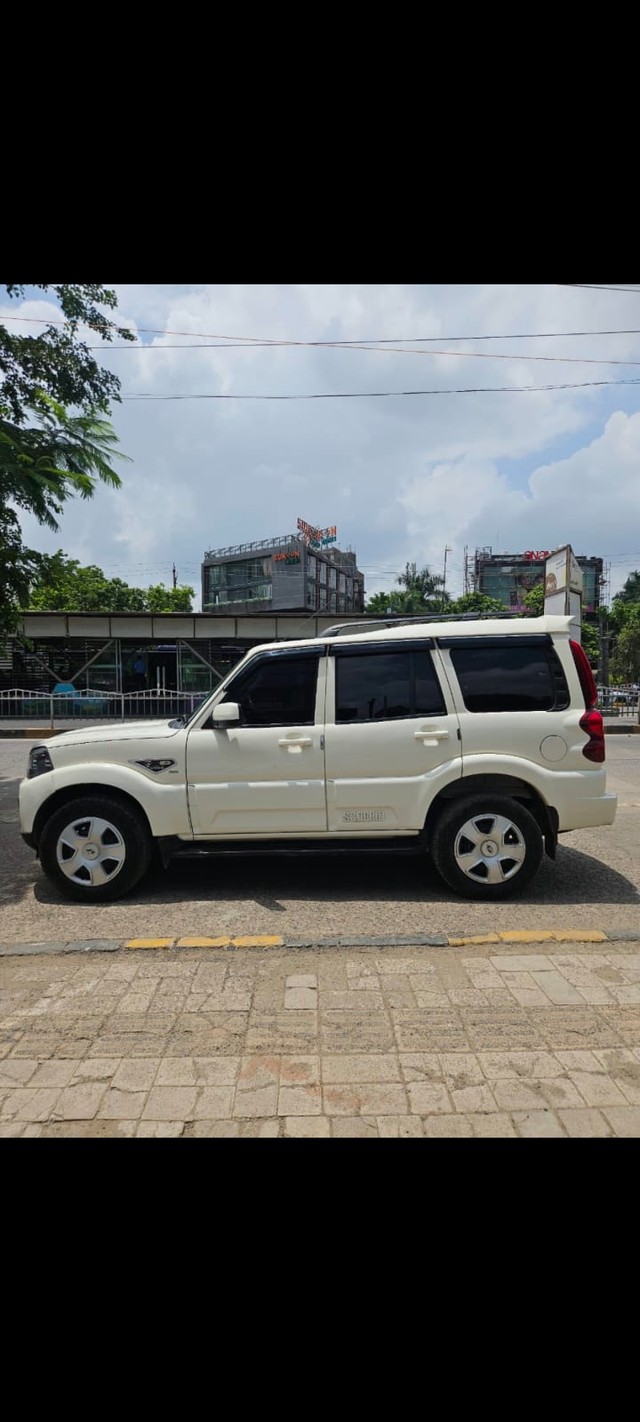 Second-hand 2020 Mahindra Scorpio S7 for sale in Indore-3