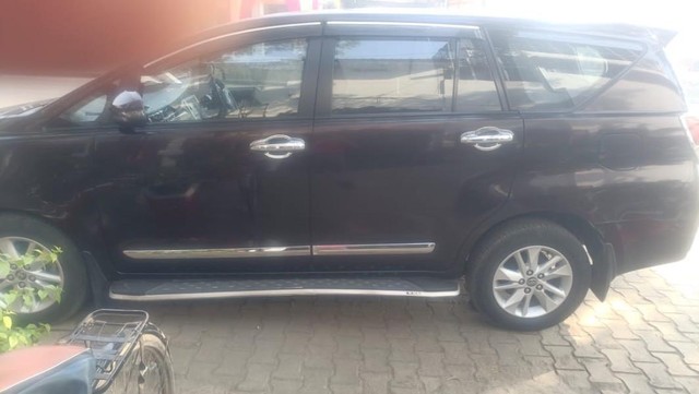 Second-hand 2017 Toyota Innova Crysta 2.4 G MT BSIV for sale in Muzaffarnagar-3