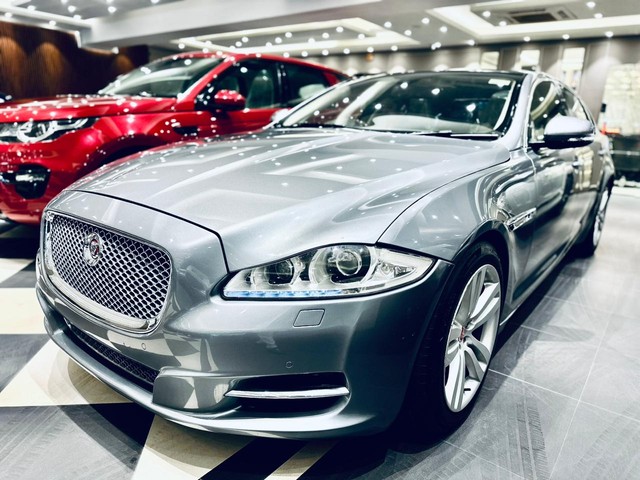 Second-hand 2016 Jaguar XJ 3.0L Portfolio for sale in New Delhi-3