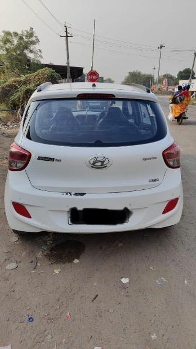 Second-hand 2016 Hyundai Grand i10 Sportz CNG for sale in Ahmedabad-4