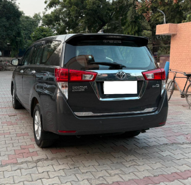 Toyota Innova Crysta 2.4 VX MT 8S BSIV Second-hand 2018 Toyota Innova Crysta 2.4 VX MT 8S BSIV for sale in Zirakpur-3