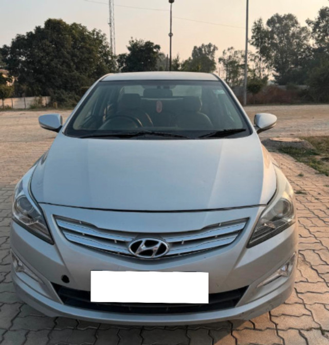 Hyundai Verna 1.6 SX Second-hand 2015 Hyundai Verna 1.6 SX for sale in Zirakpur-3