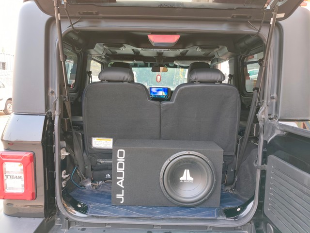 Second-hand 2024 Mahindra Thar LX Convert Top Diesel for sale in Kolkata-12