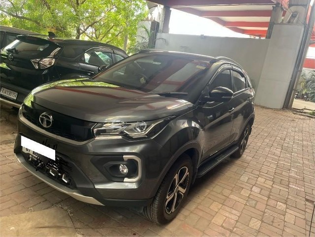 Second-hand 2023 Tata Nexon XZA Plus LUX Diesel AMT for sale in Greater Noida-9