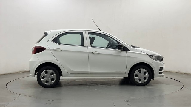 Second-hand 2022 Tata Tiago XT CNG for sale in Mumbai-2