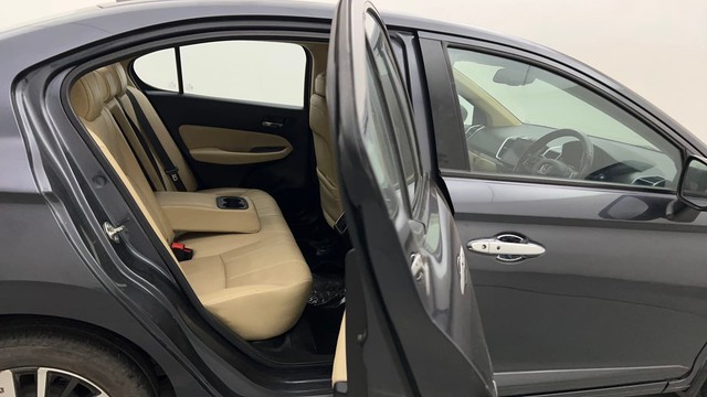 Second-hand 2022 Honda City ZX MT for sale in Mumbai-23