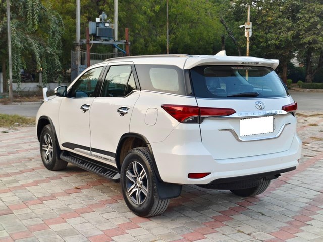 Second-hand 2017 Toyota Fortuner 2.7 2WD MT BSIV for sale in Ahmedabad-9