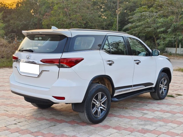 Second-hand 2017 Toyota Fortuner 2.7 2WD MT BSIV for sale in Ahmedabad-8
