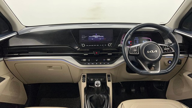 Second-hand 2022 Kia Carens Luxury Plus 6 STR Diesel for sale in Lucknow-11