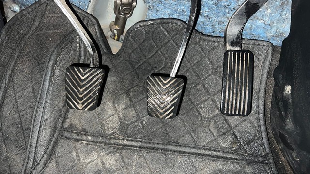 Second-hand 2022 Kia Carens Luxury Plus 6 STR Diesel for sale in Lucknow-14