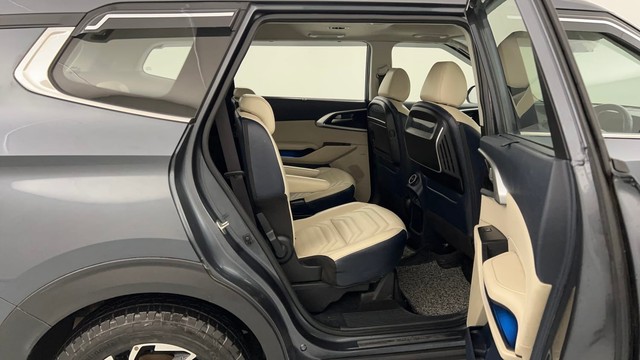 Second-hand 2022 Kia Carens Luxury Plus 6 STR Diesel for sale in Lucknow-28