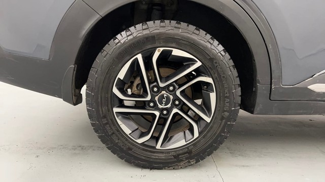 Second-hand 2022 Kia Carens Luxury Plus 6 STR Diesel for sale in Lucknow-18