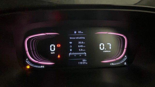 Second-hand 2022 Kia Carens Luxury Plus 6 STR Diesel for sale in Lucknow-13