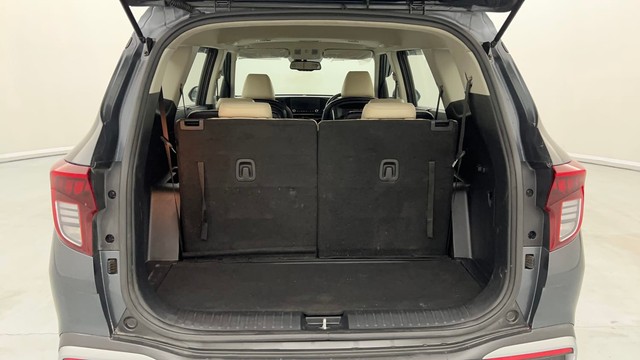 Second-hand 2022 Kia Carens Luxury Plus 6 STR Diesel for sale in Lucknow-9