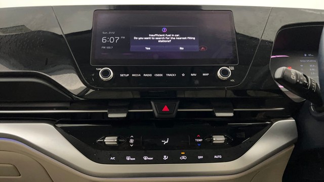 Second-hand 2022 Kia Carens Luxury Plus 6 STR Diesel for sale in Lucknow-27