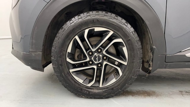 Second-hand 2022 Kia Carens Luxury Plus 6 STR Diesel for sale in Lucknow-20