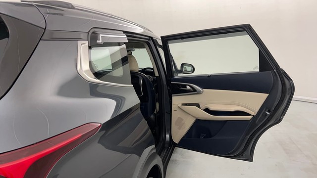 Second-hand 2022 Kia Carens Luxury Plus 6 STR Diesel for sale in Lucknow-33