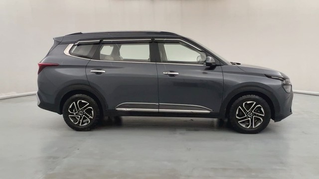 Second-hand 2022 Kia Carens Luxury Plus 6 STR Diesel for sale in Lucknow-2