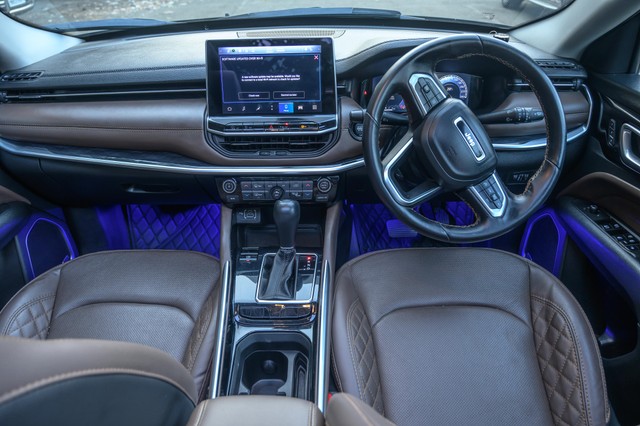 Second-hand 2024 Jeep Meridian Limited Opt 4x2 AT for sale in Mumbai-12