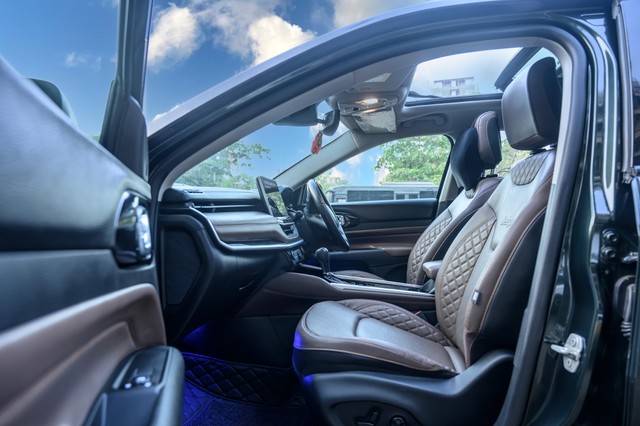 Second-hand 2024 Jeep Meridian Limited Opt 4x2 AT for sale in Mumbai-15