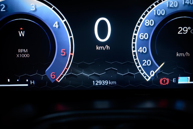 Second-hand 2024 Jeep Meridian Limited Opt 4x2 AT for sale in Mumbai-6