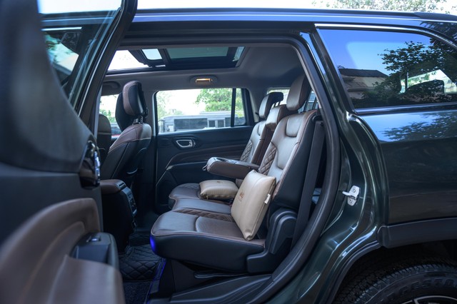 Second-hand 2024 Jeep Meridian Limited Opt 4x2 AT for sale in Mumbai-17