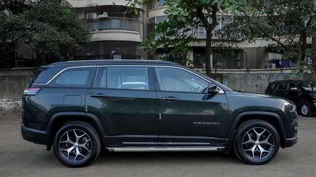 Second-hand 2024 Jeep Meridian Limited Opt 4x2 AT for sale in Mumbai-1
