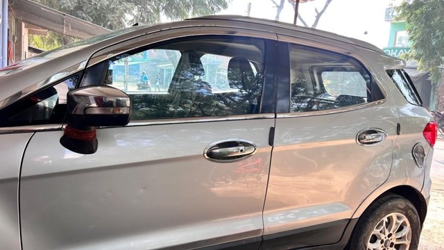Second-hand 2015 Ford Ecosport 1.5 DV5 MT Titanium for sale in Kannauj-9