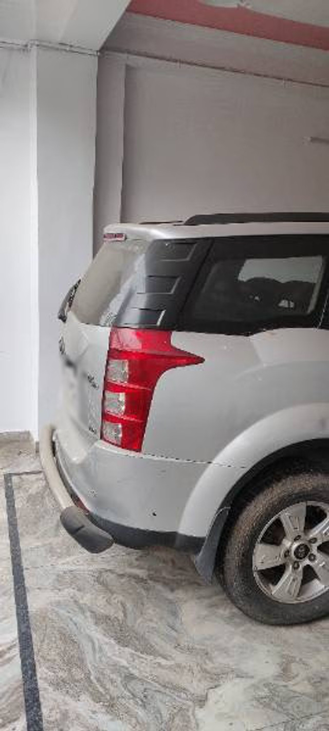 Second-hand 2015 Mahindra XUV500 1.99 FWD W8 for sale in Kanpur-4
