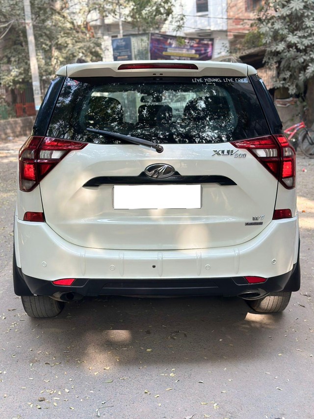 Second-hand 2019 Mahindra XUV500 W7 AT BSIV for sale in New Delhi-2