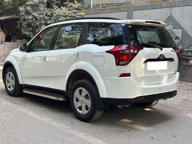 Second-hand 2019 Mahindra XUV500 W7 AT BSIV for sale in New Delhi-3