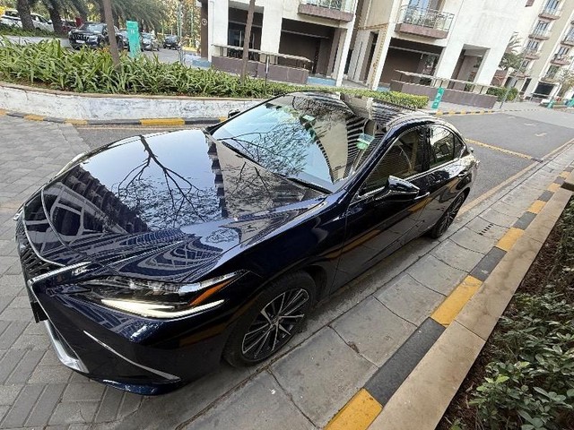 Second-hand 2022 Lexus ES 300h Luxury for sale in Gurgaon-3