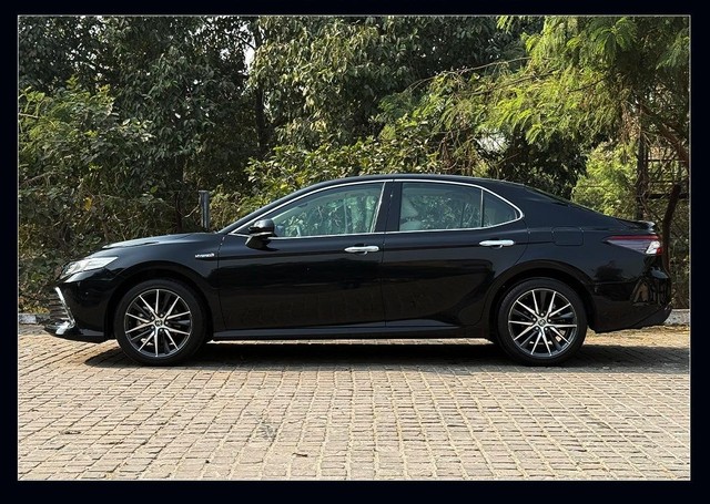 Second-hand 2024 Toyota Camry 2.5 Hybrid for sale in New Delhi-5