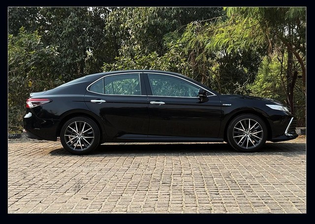 Second-hand 2024 Toyota Camry 2.5 Hybrid for sale in New Delhi-4