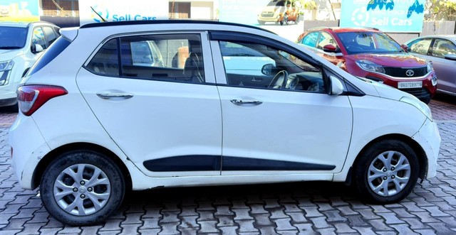 Second-hand 2014 Hyundai Grand i10 CRDi SportZ Edition for sale in Dehradun-9