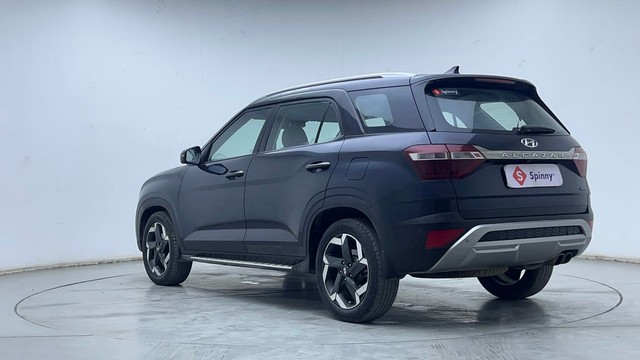 Second-hand 2022 Hyundai Alcazar Signature 6Str Diesel AT for sale in Hyderabad-5