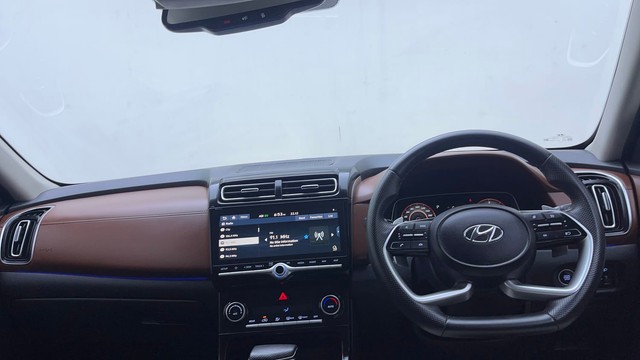 Second-hand 2022 Hyundai Alcazar Signature 6Str Diesel AT for sale in Hyderabad-11