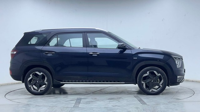 Second-hand 2022 Hyundai Alcazar Signature 6Str Diesel AT for sale in Hyderabad-2