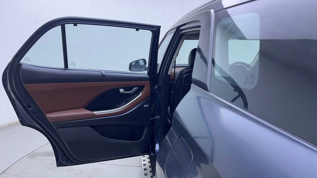 Second-hand 2022 Hyundai Alcazar Signature 6Str Diesel AT for sale in Hyderabad-34